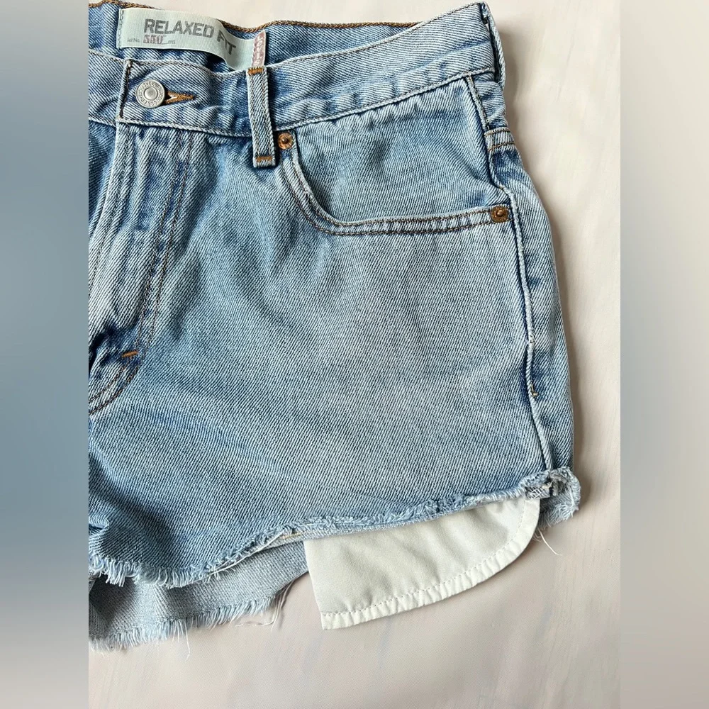 Levi's 550 vintage cutoff denim shorts relaxed fit light wash women W30